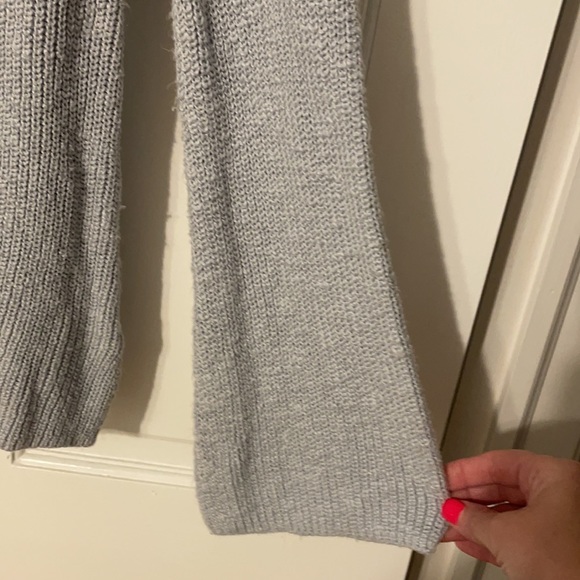 American Eagle lace up v sweater. S - Picture 3 of 4